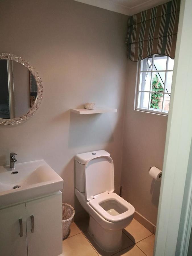 8a Oyster Crescent